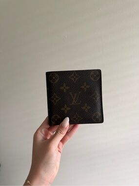 Louis Vuitton Monogram Bifold Wallet - Brown & Gold Monogram